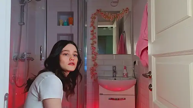 Mia Mia M online show from 22, 2, 2025