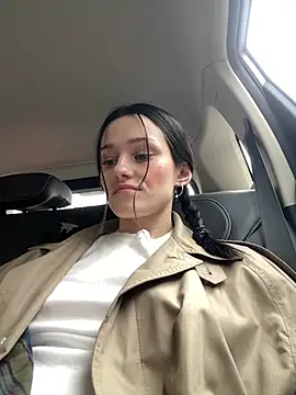 Mia Mia M online show from 25, 4, 2026