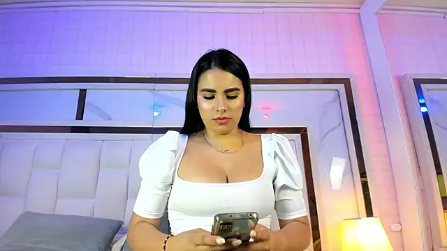 Snapshot of giorgia_13 chatting on 8, 2, 2025 giorgia 13 online show from 8, 2, 2025