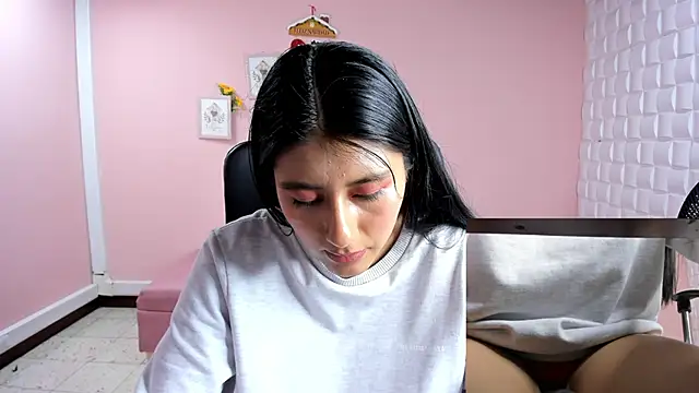 Snapshot of CarlaAlvez chatting on 14, 1, 2025 CarlaAlvez online show from 14, 1, 2025