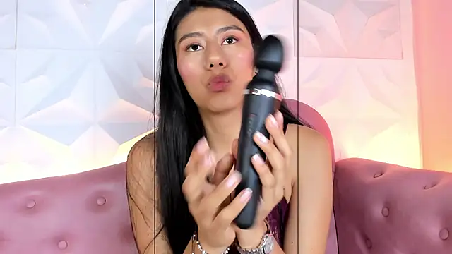 Snapshot of CarlaAlvez chatting on 4, 2, 2025 CarlaAlvez online show from 4, 2, 2025