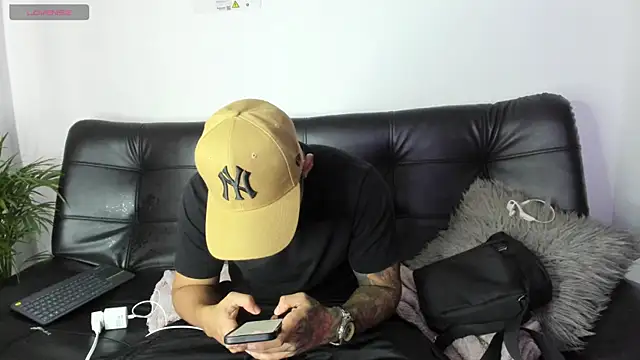 Sweet and caramel online show from 6, 2, 2025