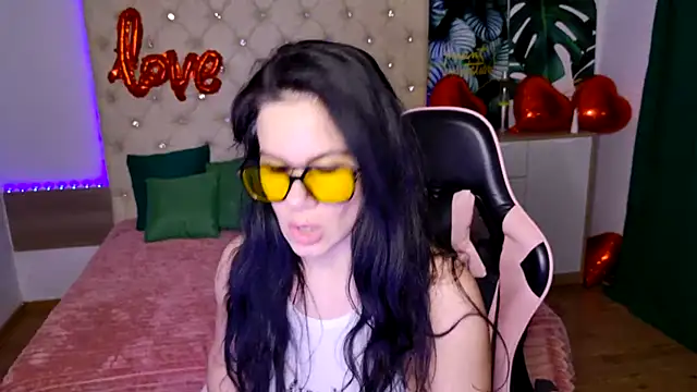 Snapshot of KattieSims chatting on 17, 2, 2025 KattieSims online show from 17, 2, 2025