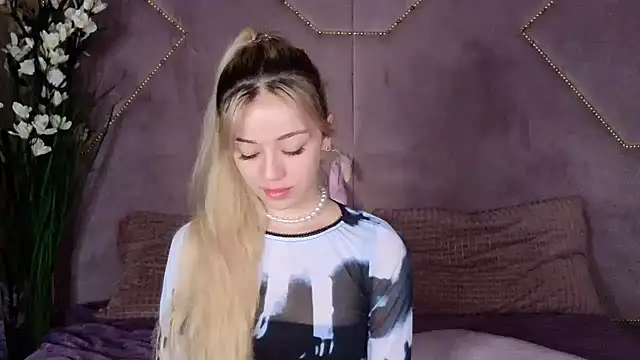 Snapshot of STELLA_RICH chatting on 10, 2, 2025 STELLA RICH online show from 10, 2, 2025