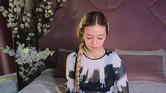 Snapshot of STELLA_RICH chatting on 8, 3, 2025 STELLA RICH online show from 8, 3, 2025