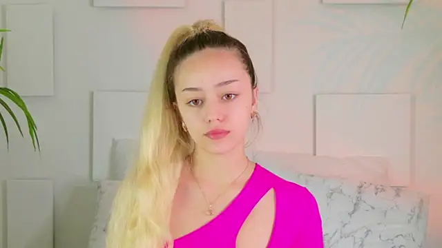 Snapshot of STELLA_RICH chatting on 10, 9, 2025 STELLA RICH online show from 10, 9, 2025