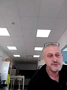Snapshot of Husoban chatting on 17, 12, 2025 Husoban online show from 17, 12, 2025