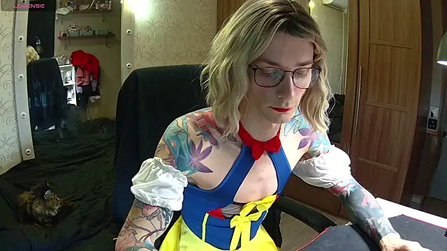 Julia dolls online show from 11, 3, 2025