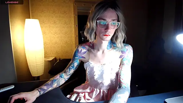 Julia dolls online show from 21, 11, 2025