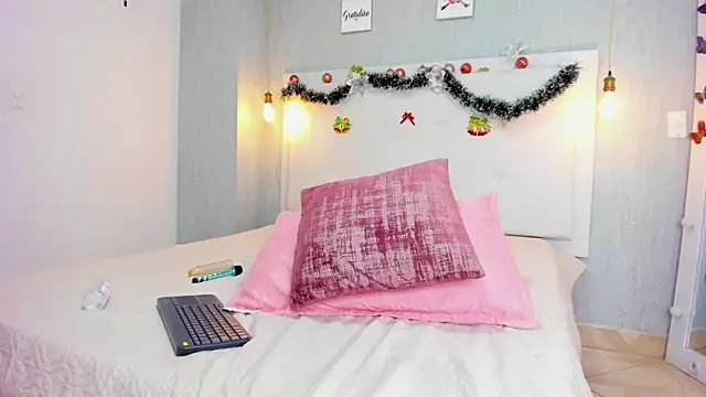 Snapshot of Milaspetite chatting on 19, 12, 2024 Milaspetite online show from 19, 12, 2024