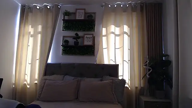 Snapshot of sasi_luna chatting on 18, 5, 2026 sasi luna online show from 18, 5, 2026
