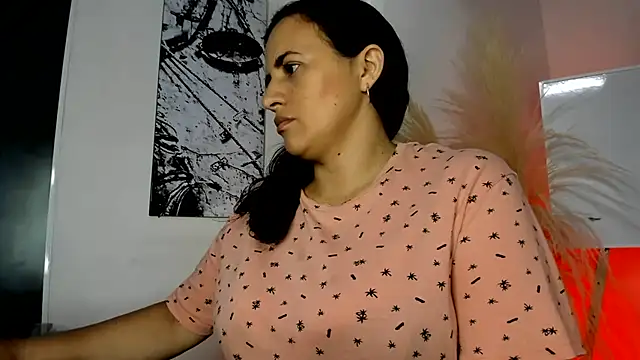 africa holmes online show from 9, 6, 2026