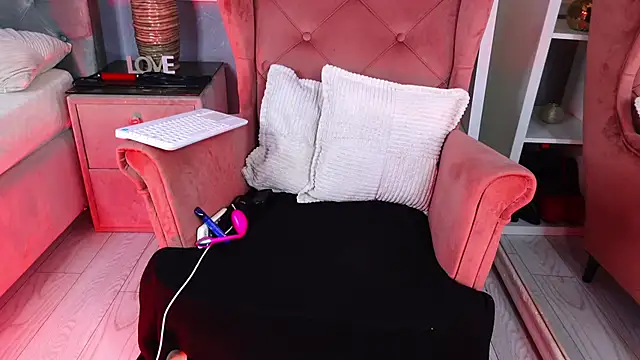 Snapshot of AQueenMonica chatting on 9, 9, 2025 AQueenMonica online show from 9, 9, 2025