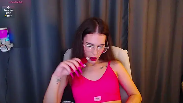 Cassie Bae online show from 6, 3, 2025