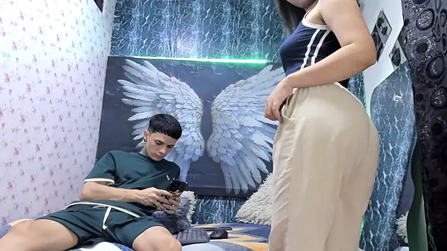 exotic hot couple online show from 27, 3, 2026