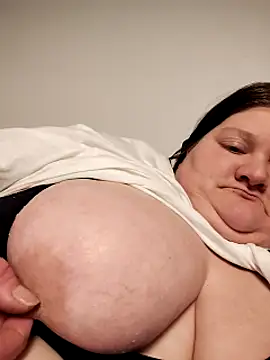 chrissybear84 online show from 19, 2, 2025