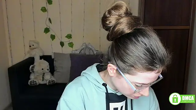 Alicia redfollow online show from 1, 2, 2025