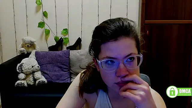 Alicia redfollow online show from 4, 3, 2025