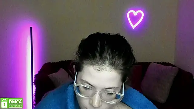 Alicia redfollow online show from 6, 3, 2025