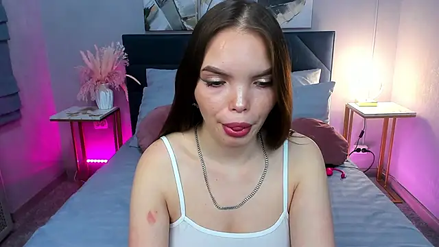 Curvy Dynamite  online show from 17, 10, 2025