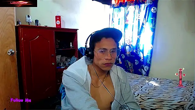 Snapshot of Willy_Mate chatting on 16, 10, 2025 Willy Mate online show from 16, 10, 2025