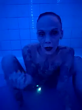 MommyMisfit online show from 22, 4, 2026