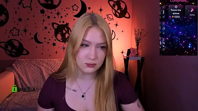 Snapshot of playful_sophie chatting on 7, 5, 2026 playful sophie online show from 7, 5, 2026