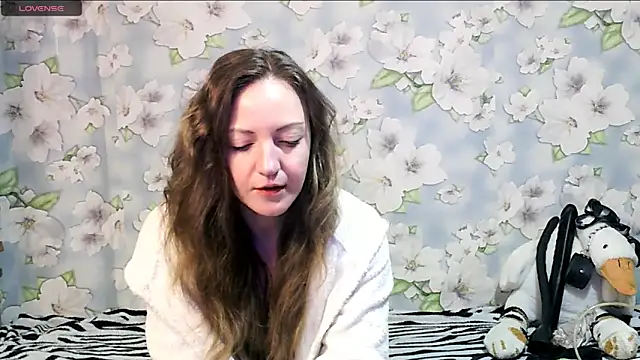 KattyLuuu online show from 8, 3, 2025