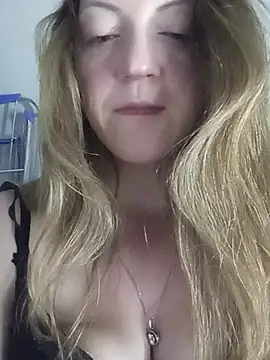 Snapshot of KattyLuuu chatting on 1, 7, 2026 KattyLuuu online show from 1, 7, 2026