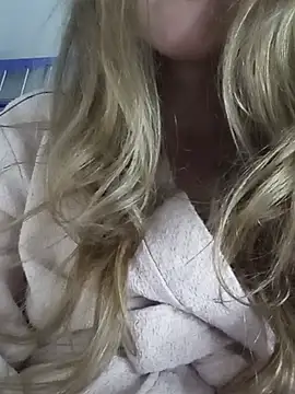 Snapshot of KattyLuuu chatting on 5, 7, 2026 KattyLuuu online show from 5, 7, 2026