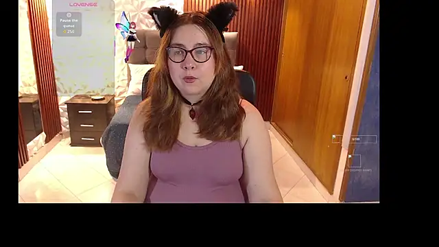 Snapshot of chloe_prg chatting on 9, 9, 2025 chloe prg online show from 9, 9, 2025
