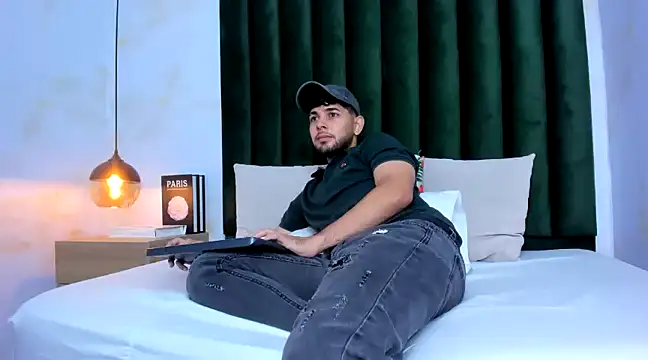 Snapshot of Samir_bear chatting on 1, 3, 2025 Samir bear online show from 1, 3, 2025