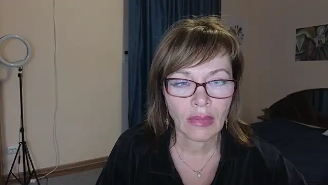 Snapshot of Miss_Moren chatting on 17, 11, 2025 Miss Moren online show from 17, 11, 2025