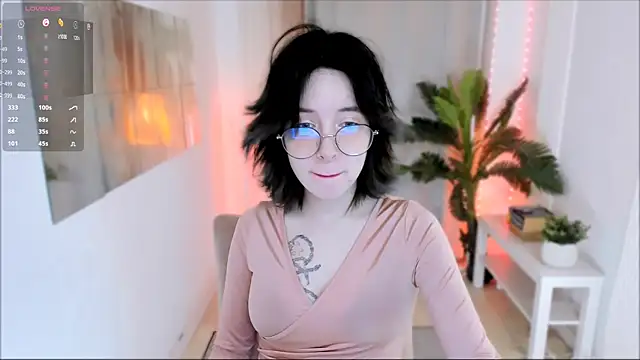 lilithlunna online show from 31, 1, 2025