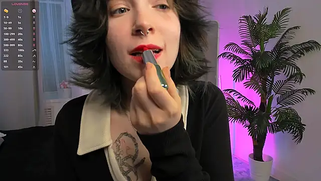 lilithlunna online show from 2, 2, 2025