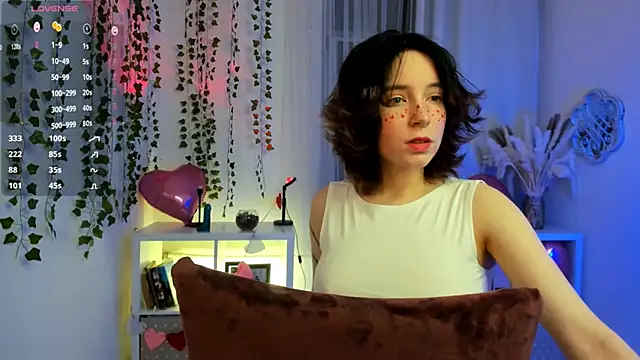 lilithlunna online show from 15, 2, 2025