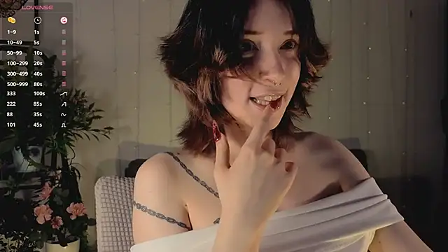 lilithlunna online show from 8, 3, 2025