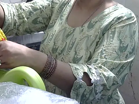 Housewife12 online show from 17, 12, 2025