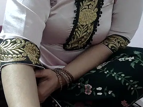 Housewife12 online show from 22, 12, 2025