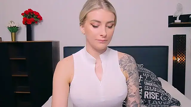 Lia Benini online show from 16, 2, 2026