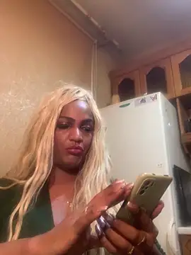 Snapshot of The-Beyonce chatting on 5, 1, 2025 The-Beyonce online show from 5, 1, 2025