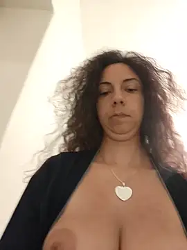 Snapshot of naughty69curls chatting on 8, 6, 2026 naughty69curls online show from 8, 6, 2026