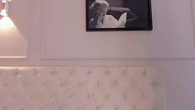 Snapshot of anniemartinezz chatting on 4, 2, 2025 anniemartinezz online show from 4, 2, 2025