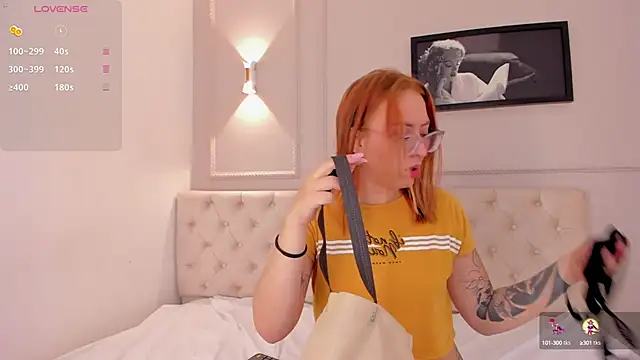 Snapshot of anniemartinezz chatting on 6, 2, 2025 anniemartinezz online show from 6, 2, 2025