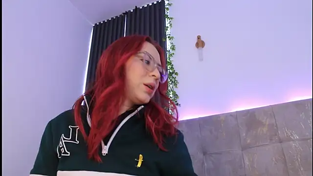 Snapshot of anniemartinezz chatting on 19, 9, 2025 anniemartinezz online show from 19, 9, 2025