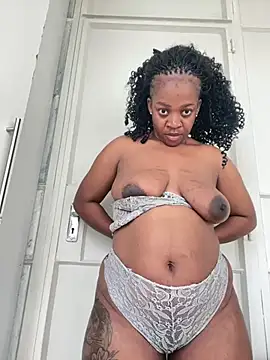 Snapshot of beverlyxxxx chatting on 12, 3, 2025 beverlyxxxx online show from 12, 3, 2025