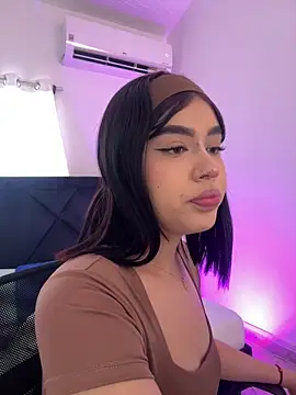 Lily Woodz online show from 9, 4, 2026