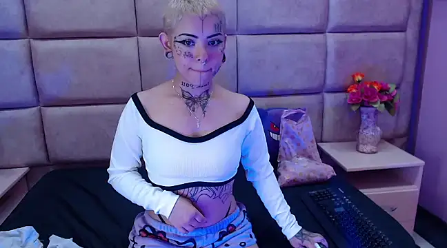 Snapshot of xbabymoonx chatting on 21, 1, 2025 xbabymoonx online show from 21, 1, 2025