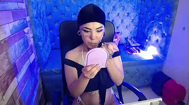 Snapshot of xbabymoonx chatting on 25, 1, 2025 xbabymoonx online show from 25, 1, 2025