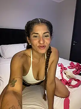 Snapshot of AlejandritaMilano chatting on 8, 2, 2026 AlejandritaMilano online show from 8, 2, 2026